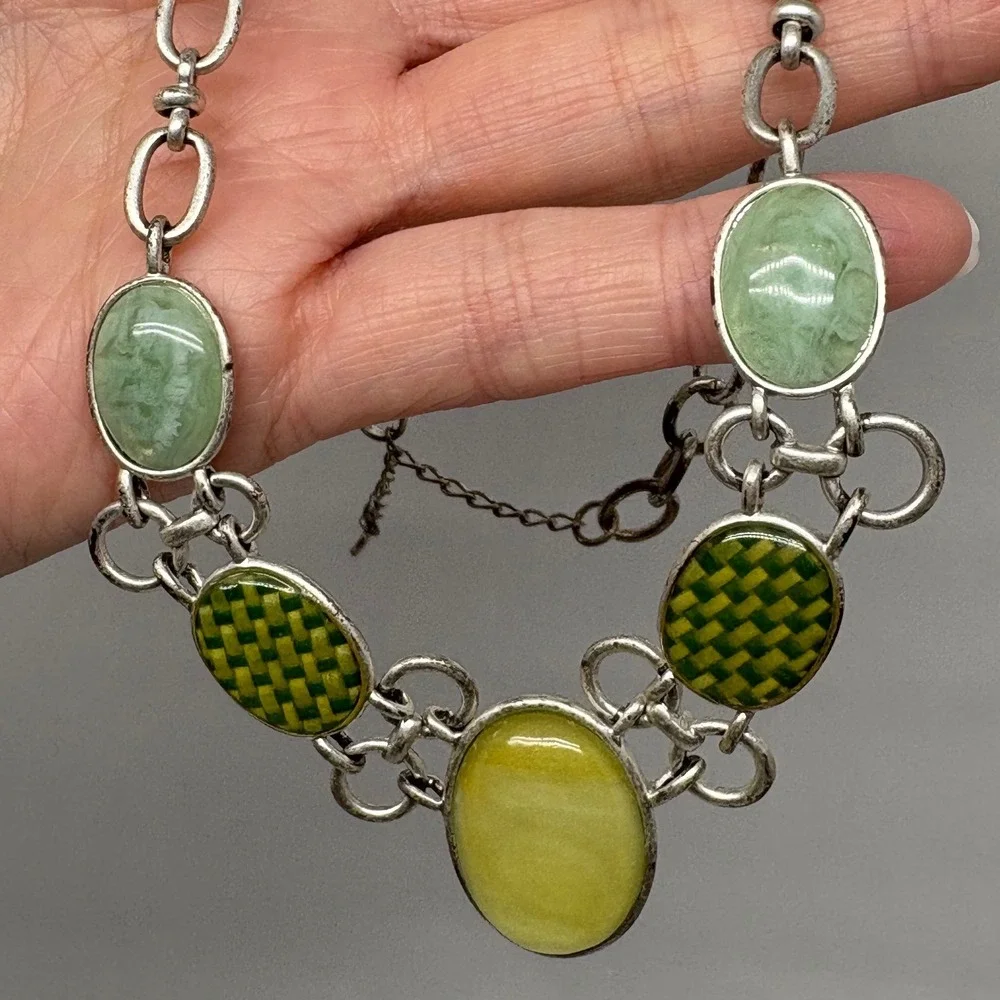 Liz Claiborne Silver‎ Tone Statement Necklace Green Stone Oval Pendant Bib Style